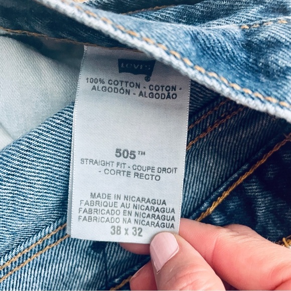 Levi's Jeans 38x32 505 Straight Fit Medium to Dark Wash Blue Jeans - Picture 8 of 8